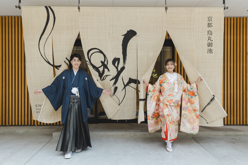 撮影の結びはお店の前で