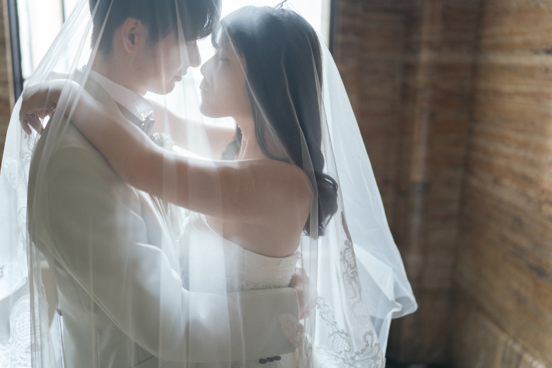 ベールに包まれて