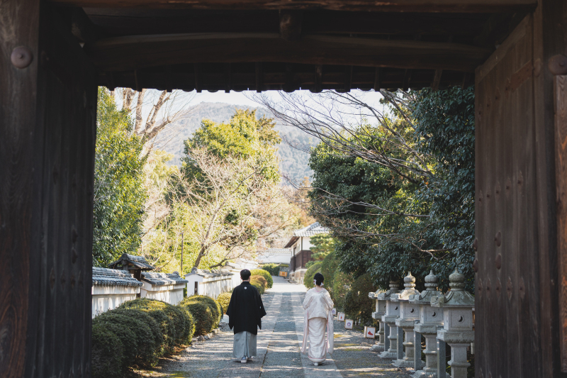 随心院総門の前にて