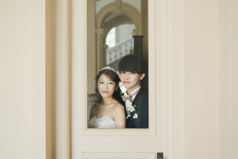 扉のガラスを使って