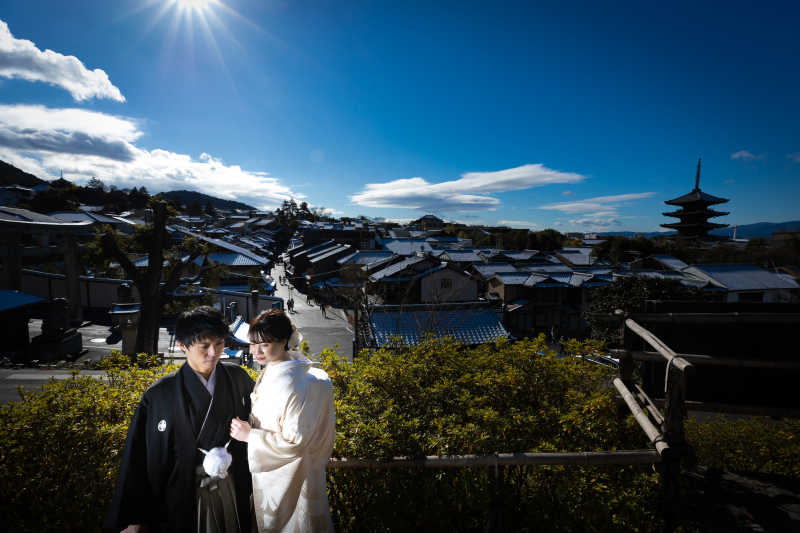 優雅に街並みを背景に