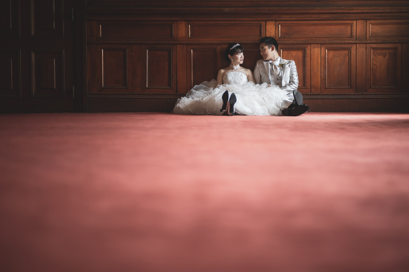 座ったカットも