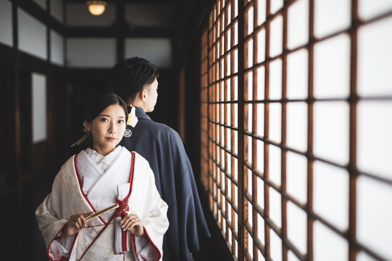 ちらっと見る姿が