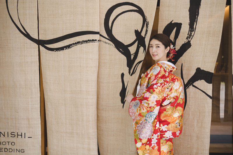 お店の前では暖簾でも