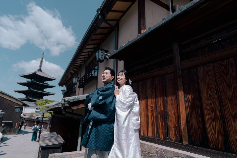 五重塔を背景に