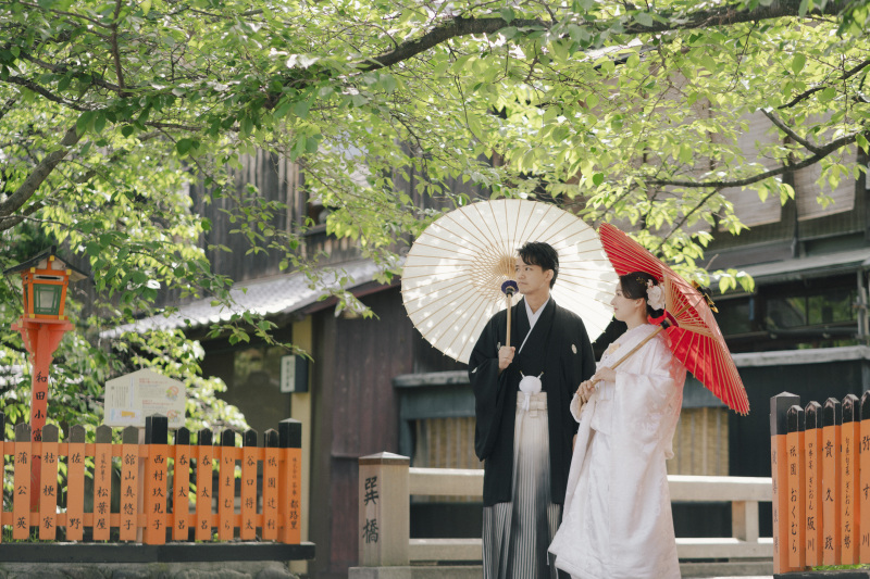 緑と朱のコントラスト