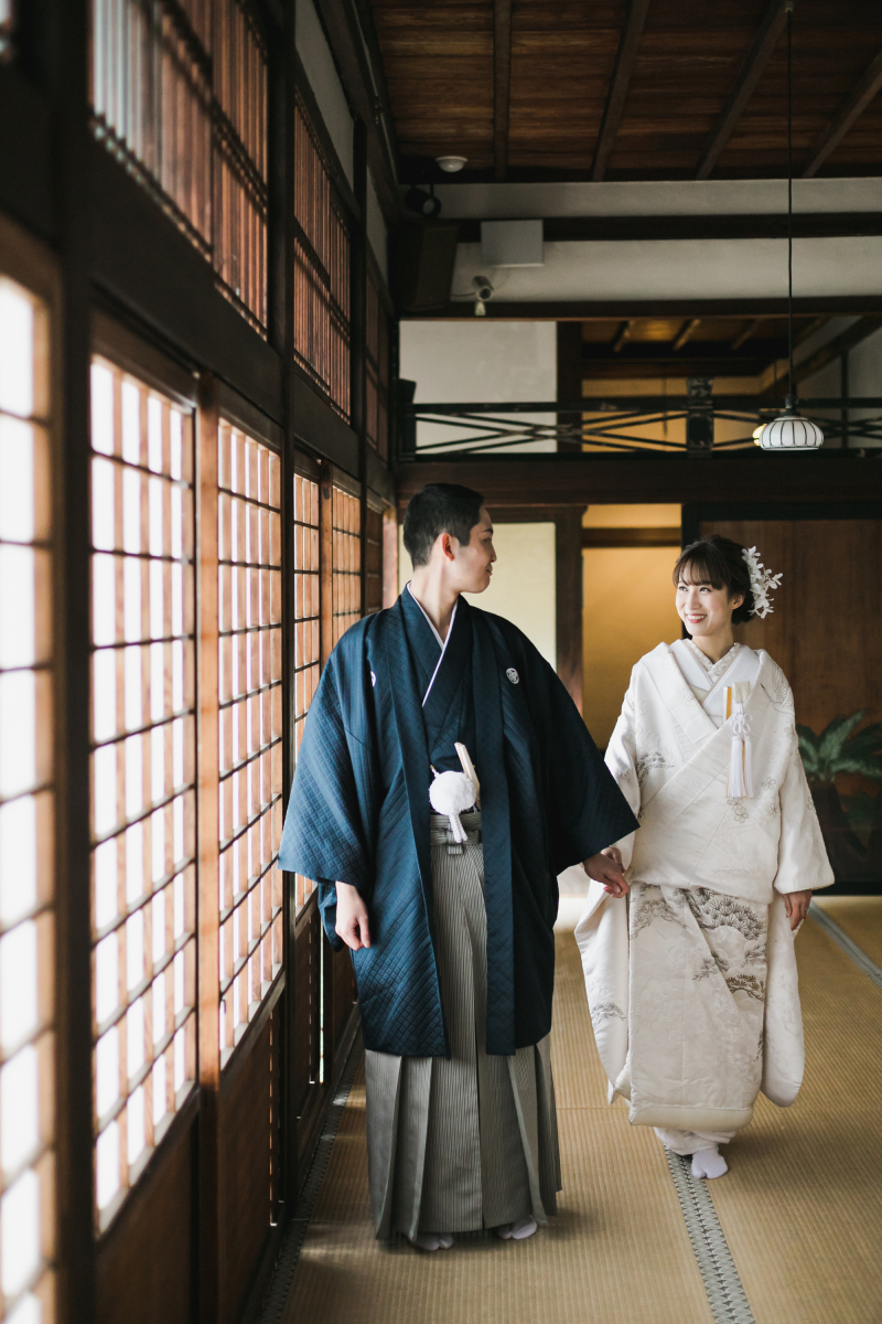 屋内へすすみます