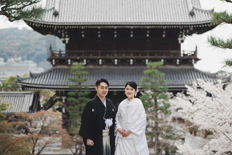 初めはお寺の外から