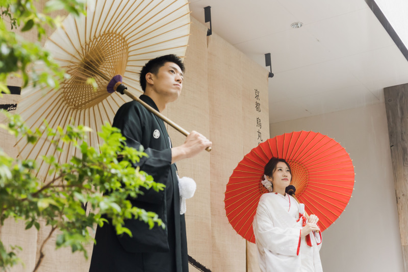 暖簾までも緑と