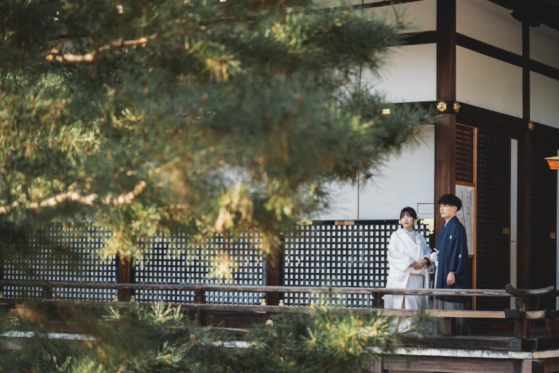 長い廊下を進んでいきます