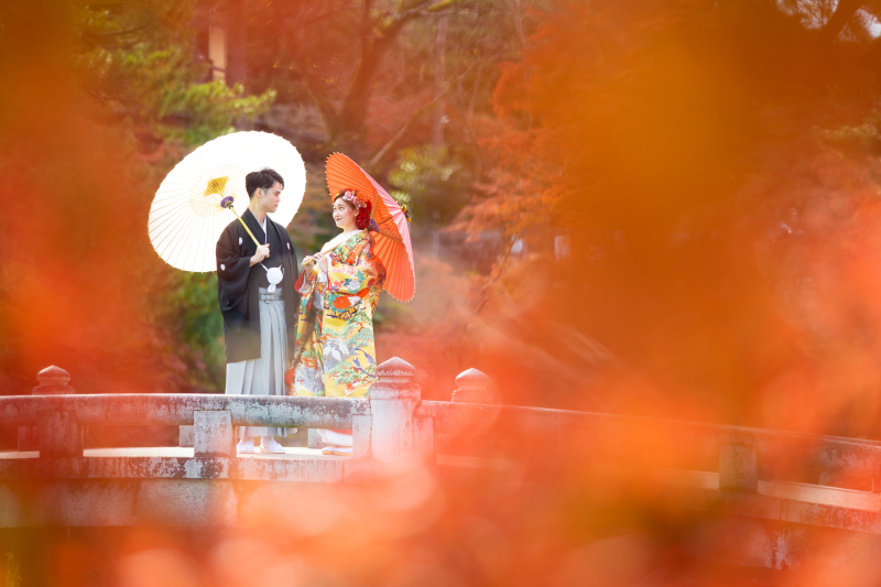 燃えるような赤みに囲まれて