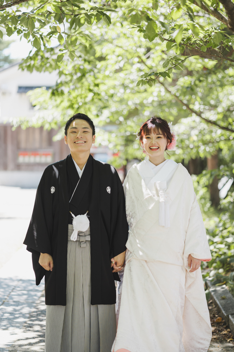 涼しげな木漏れ日のなかで