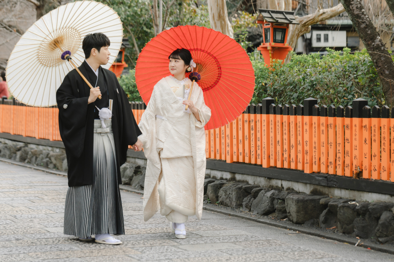 歩いている自然なカットも