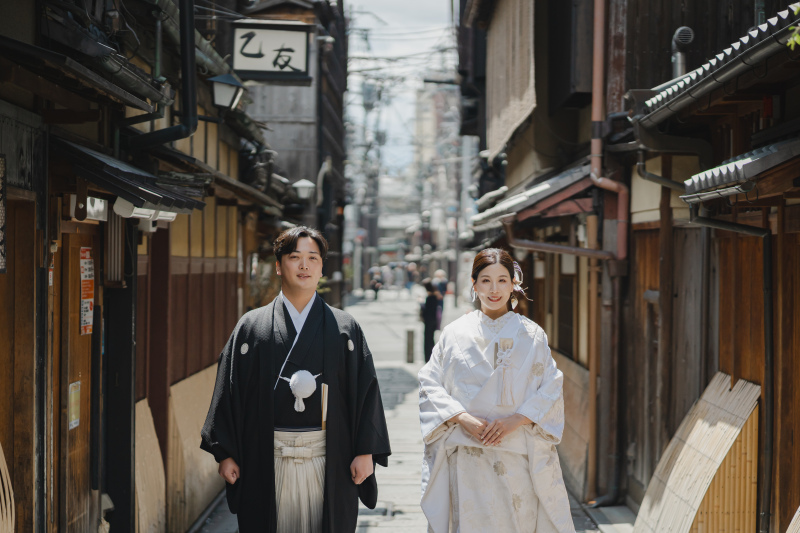 早朝の祇園からスタート