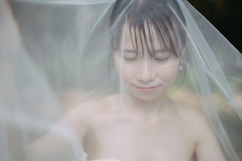 ベールが織りなす幻想的な質感