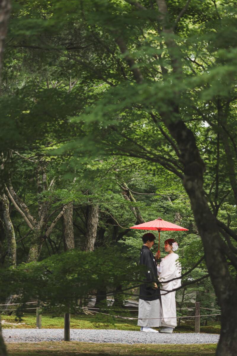静かで荘厳な雰囲気