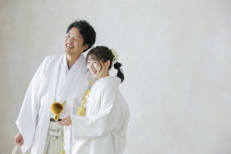 見つめている先には