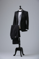 カモフラ柄　グレーベスト黒パンツ 