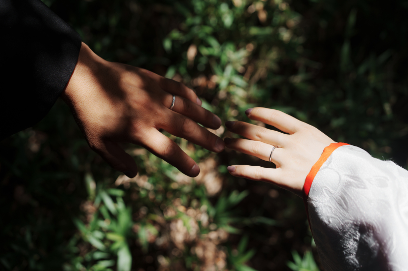 二人の手元カット