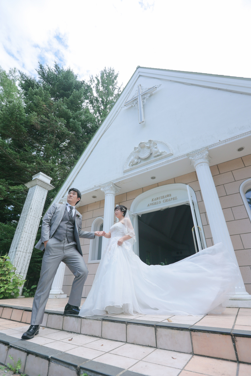 ドレスをなびかせて