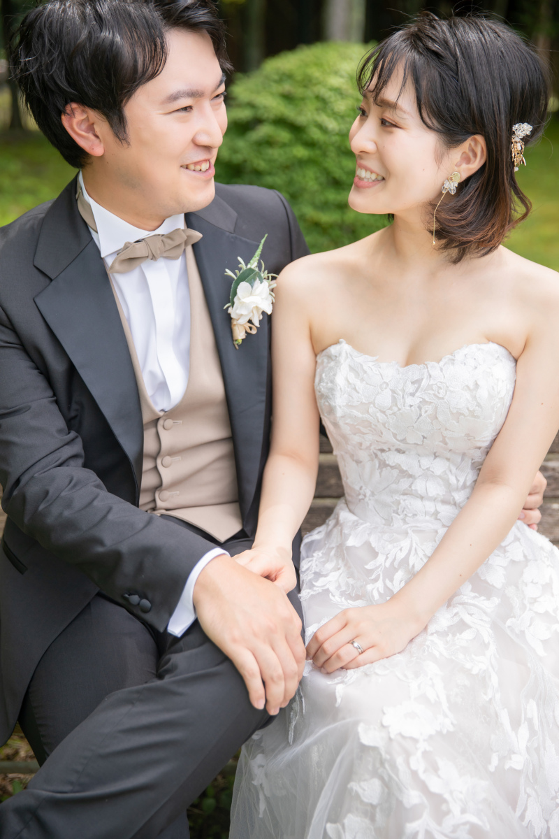 ベンチに座って