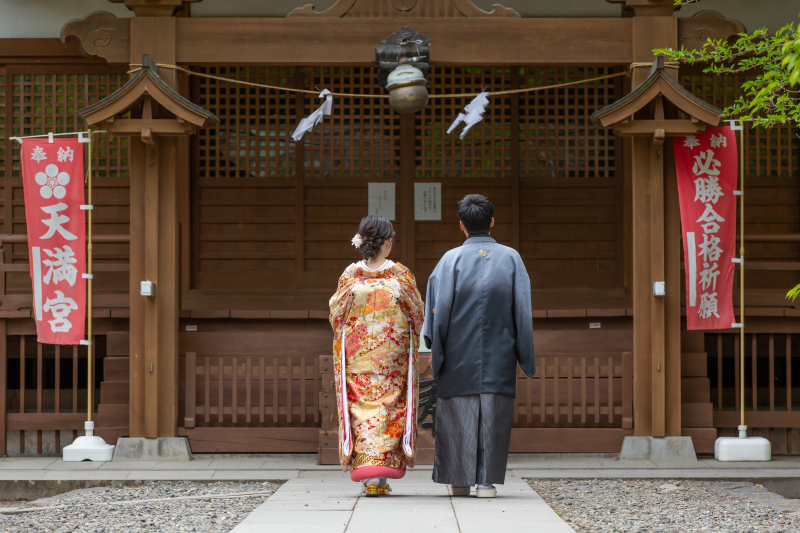 神社にやってきた2人。