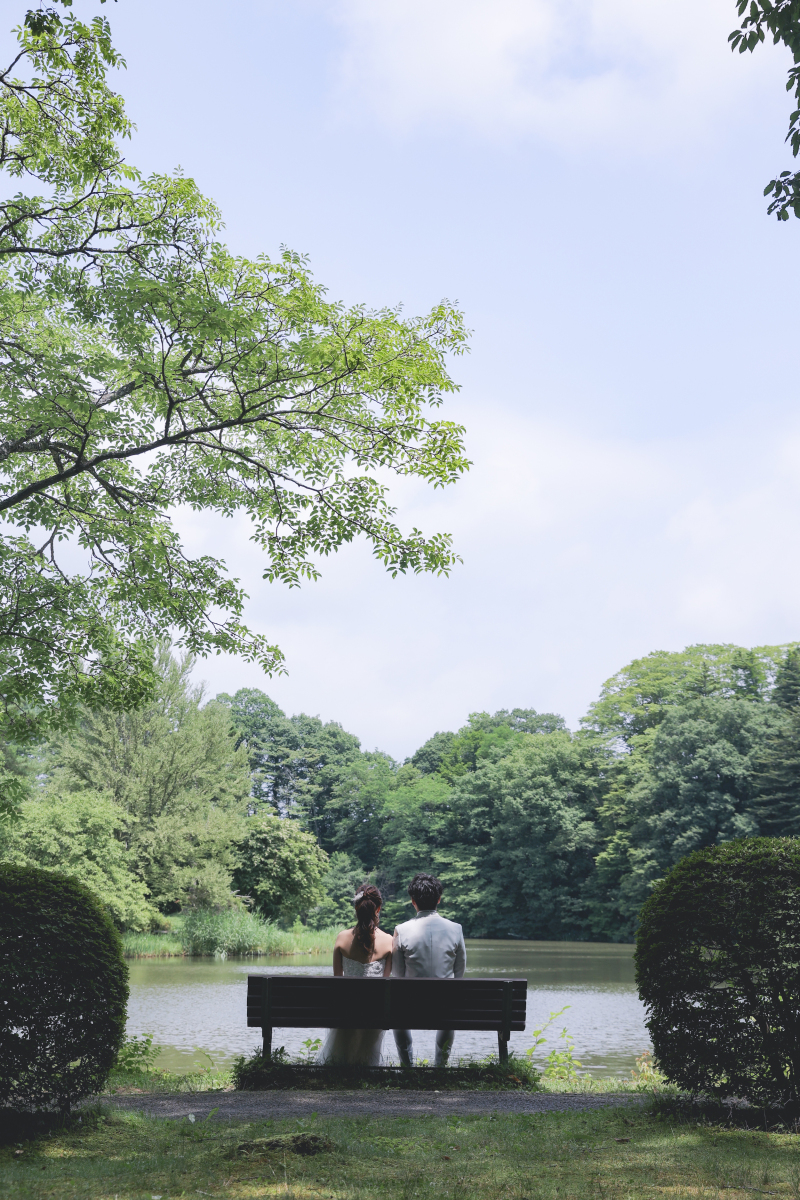 ベンチに座って