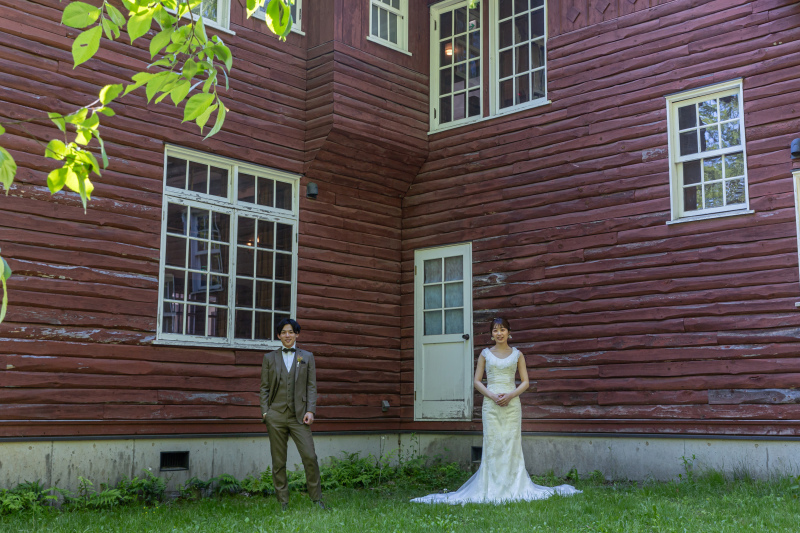 ここで赤系の色をドンと!