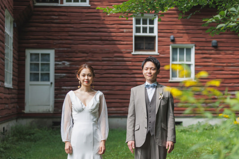 睡鳩荘の壁を使って。