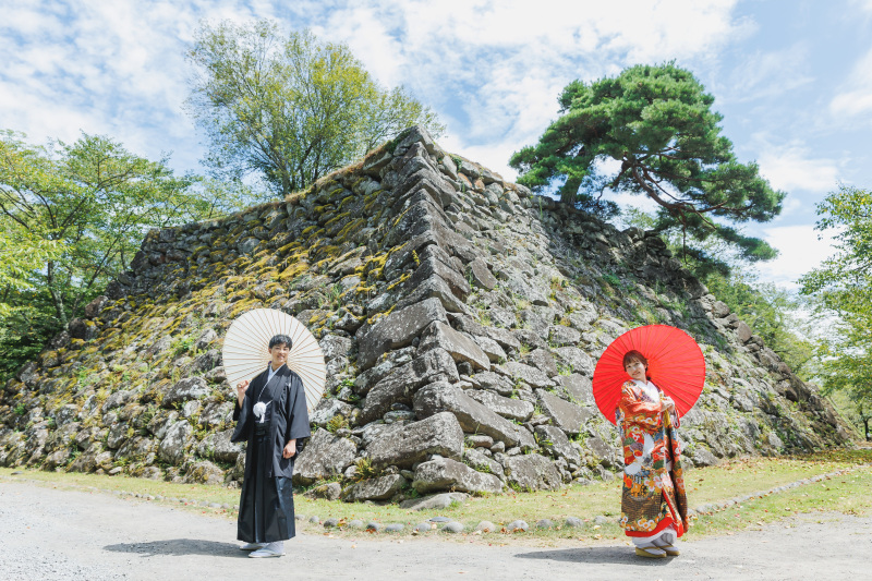天守台の前で！