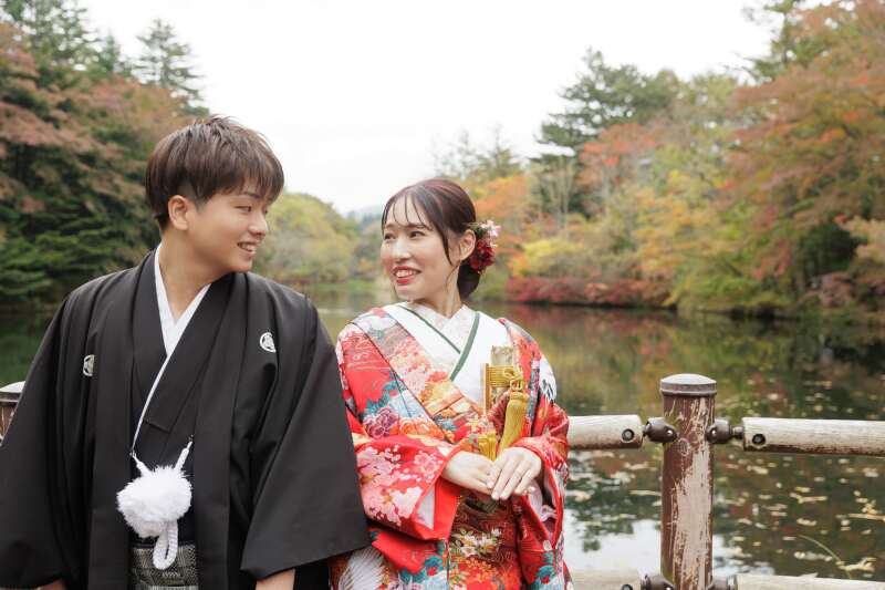 お背中を合わせて