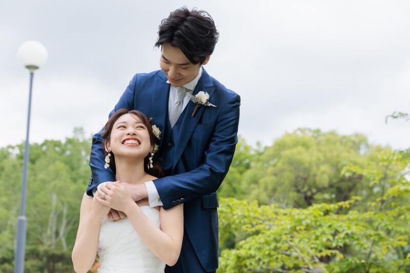 後ろからハグ！