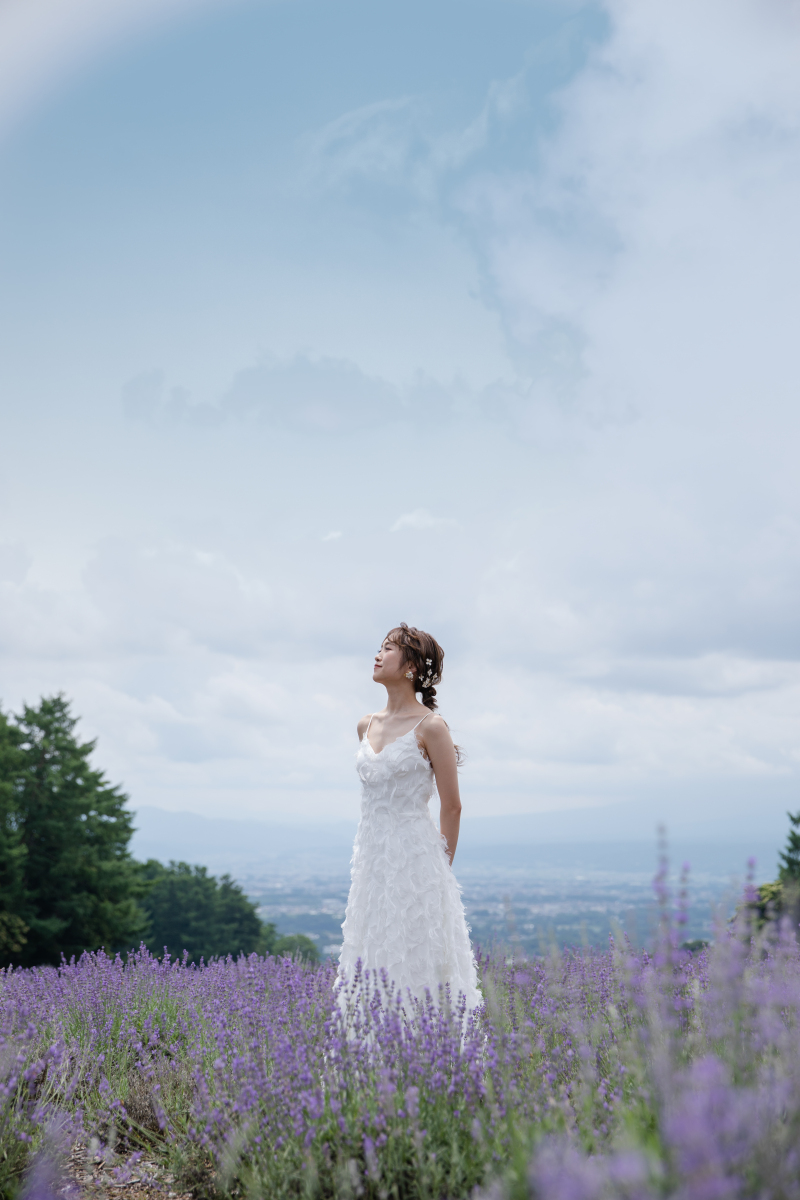 空とラベンダーとお嫁さん