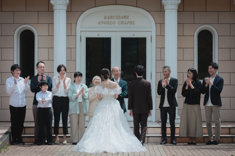 拍手に囲まれて