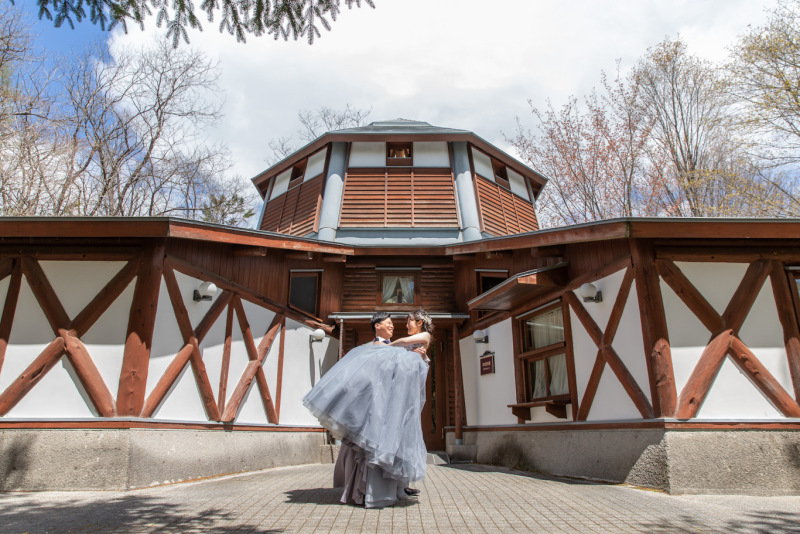 洋装撮影、最後は新郎さんの抱っこ！