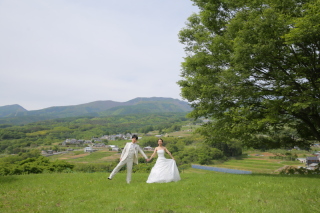 春の日、飯綱山で