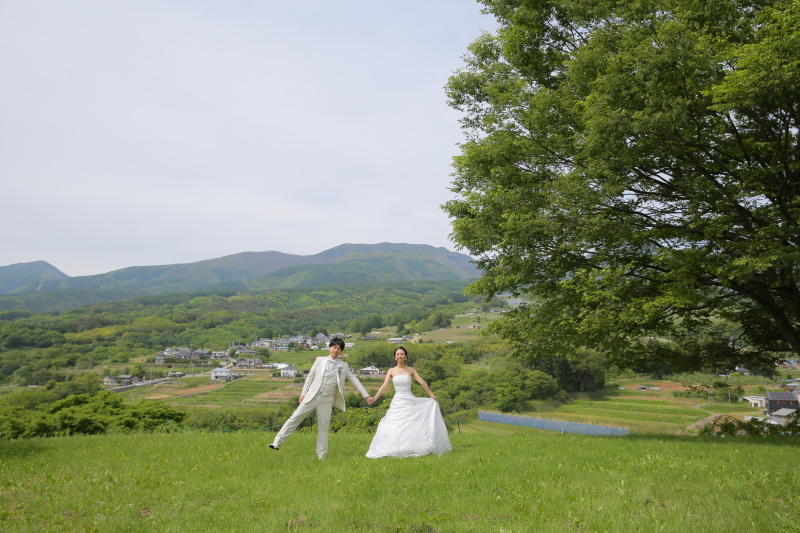 春の日、飯綱山で