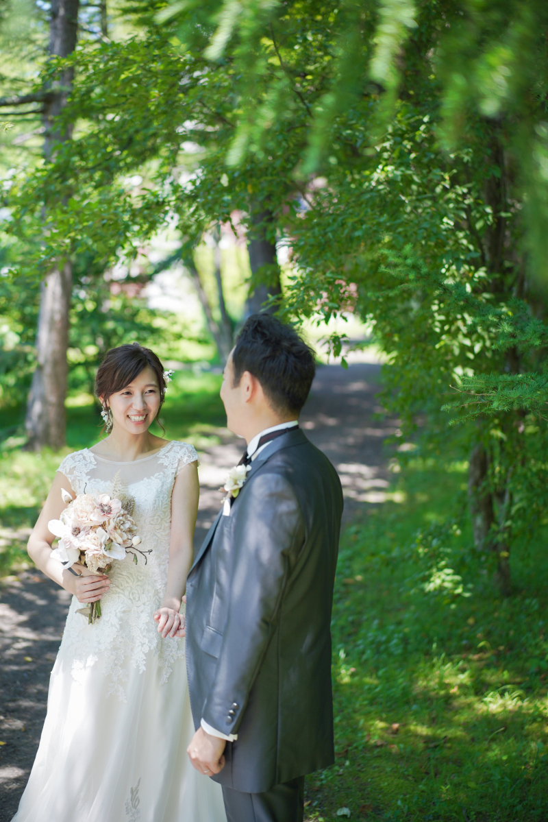 最後は手を引いて