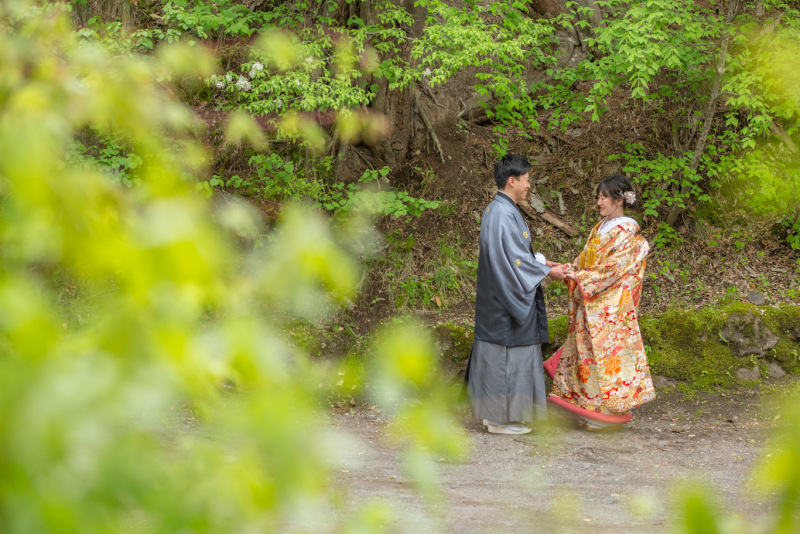 手を取り合う2人♡