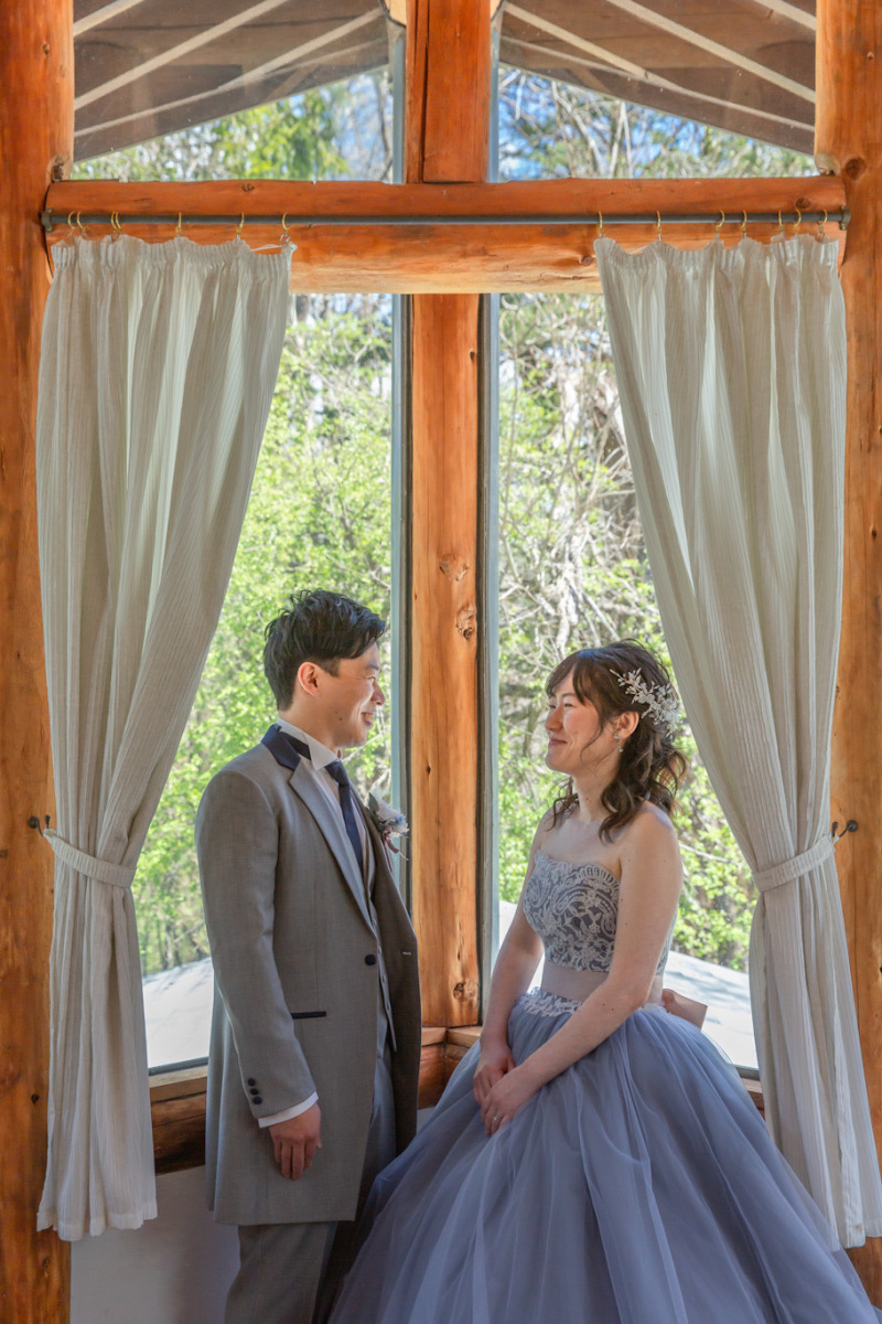 光差し込む窓際ショット♡