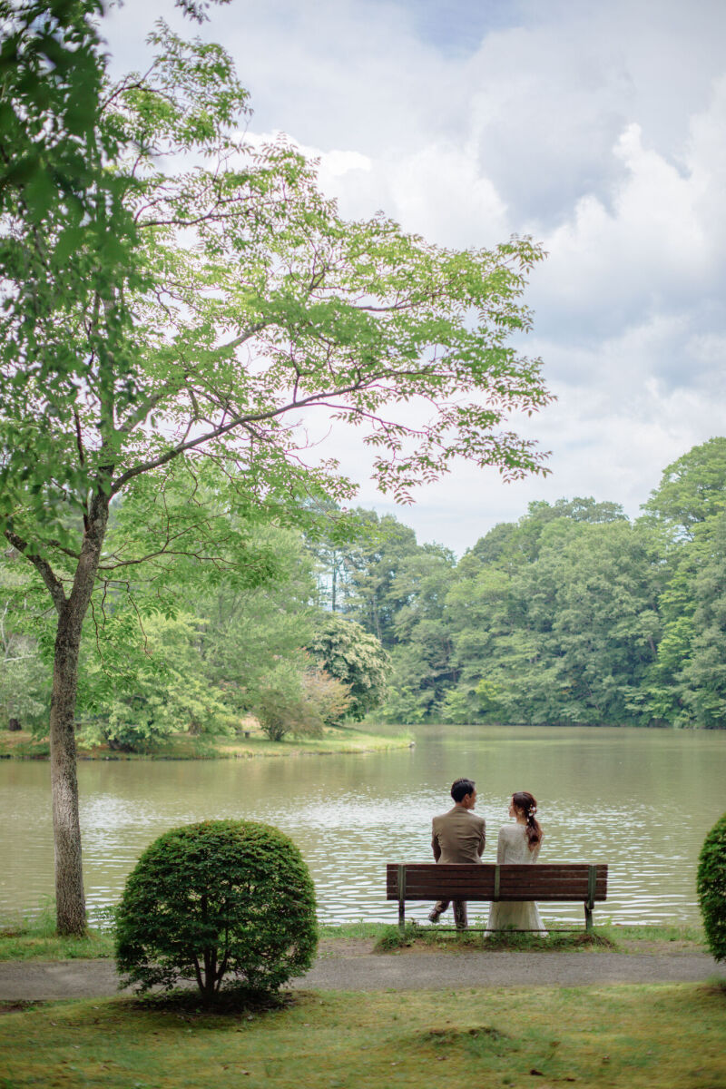 ベンチに座って