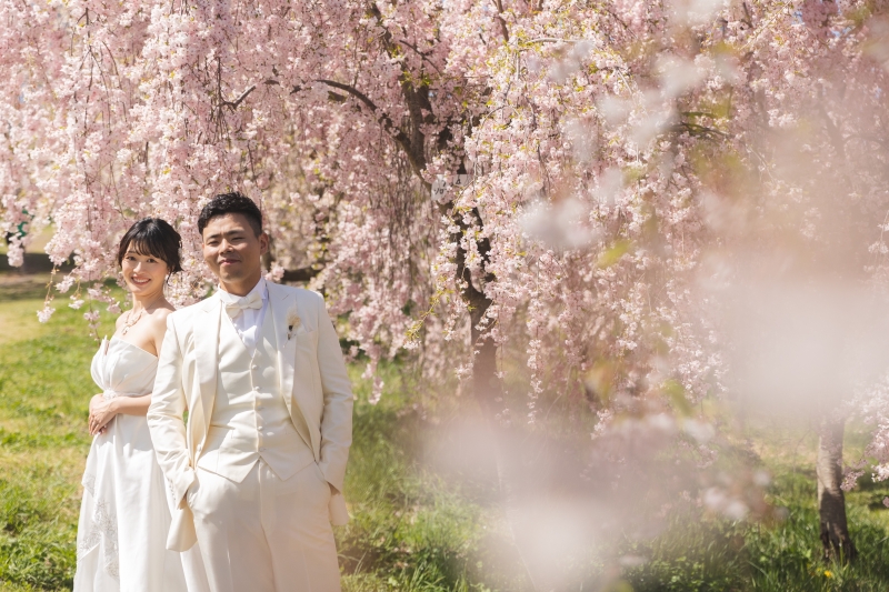 緑もピンクも、お二人の白いお衣装も