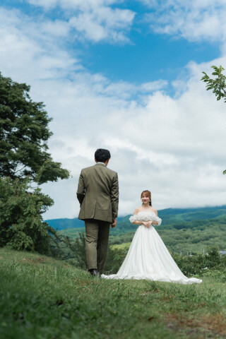STUDIO AQUA 軽井沢店（スタジオAQUA）_緑&times;洋装　大自然の中で残すウエディングフォト