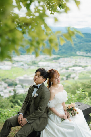 STUDIO AQUA 軽井沢店（スタジオAQUA）_緑&times;洋装　大自然の中で残すウエディングフォト