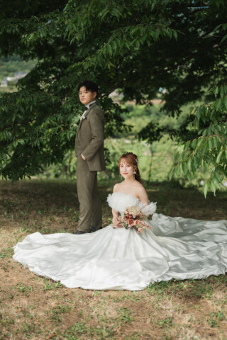 STUDIO AQUA 軽井沢店（スタジオAQUA）_緑&times;洋装　大自然の中で残すウエディングフォト