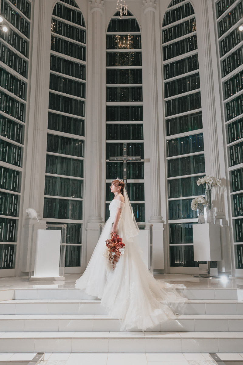 夜のチャペルで