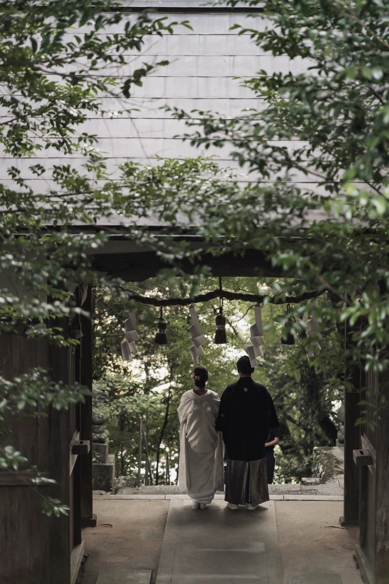 由緒ある神社にて