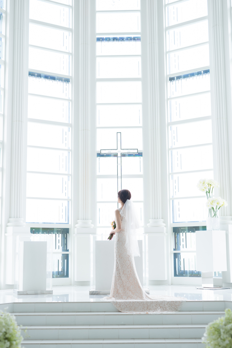 光の差し込むチャペル「クリスティアラ」で