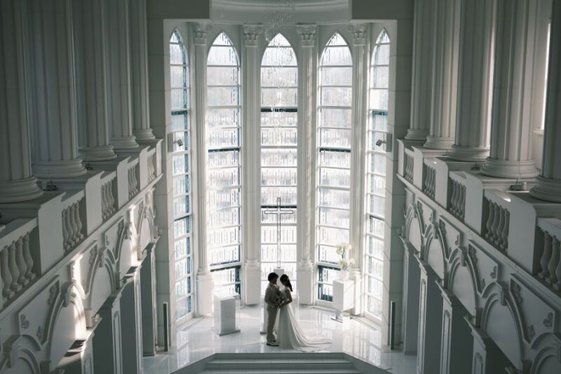 静粛な雰囲気の中で