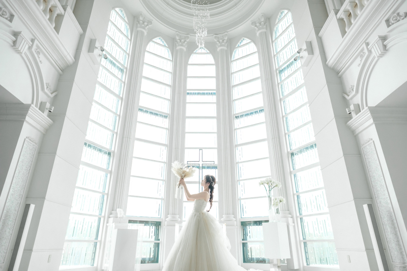 きらめく大聖堂で美しい姿を